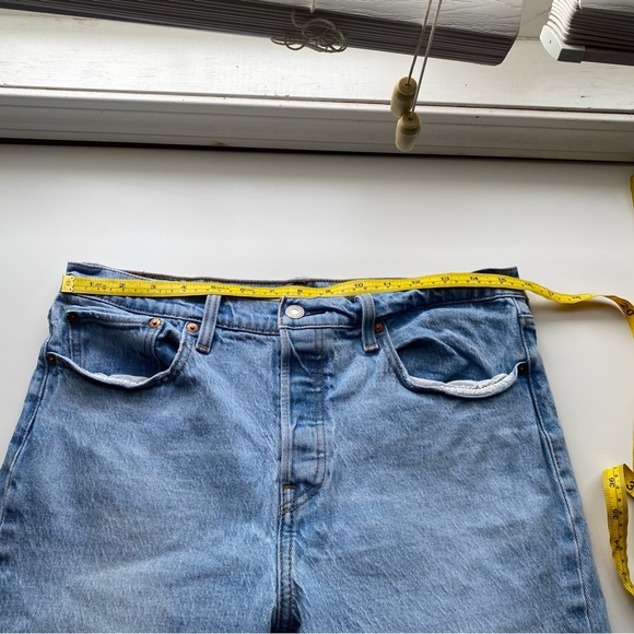 Levis Premium Wedgie Icon Straight Jeans Woman 31 Light Wash High Rise FLAW - Picture 13 of 16